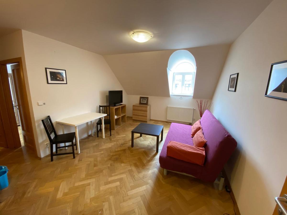 Beautiful Near Florenc Area Of Apartment *